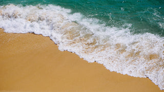 waves-crashing-on-beach - Pervoné Schmuck